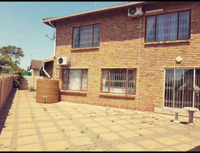 6 BEDROOM HOUSE TO LET IN VELD EN VLEI